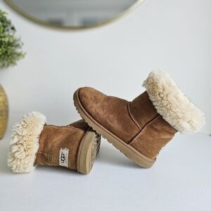 UGG Australia Classic Short Boots Chestnut Brown Sheepskin Lined Women’s Size 5